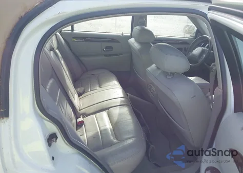 2000 Lincoln Town Car Signature from USA, damaged, VIN 1LNHM82W4YY842937